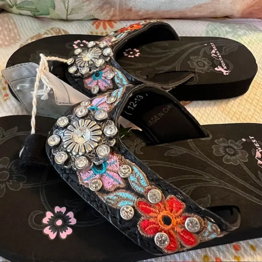 NWOT MONTANA WEST GIRLS SIZE S/M 12-13 RHINESTONE FLIP FLOPS